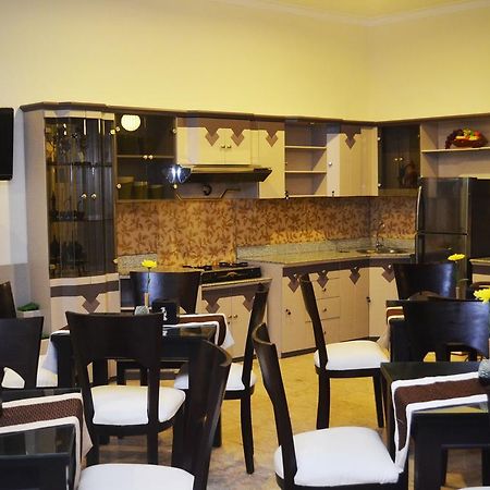 Srikandi Guesthouse Malang Esterno foto