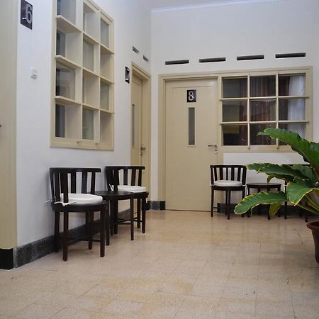 Srikandi Guesthouse Malang Esterno foto