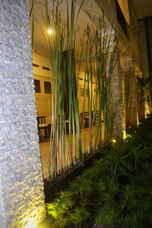 Srikandi Guesthouse Malang Esterno foto