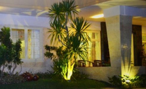 Srikandi Guesthouse Malang Esterno foto