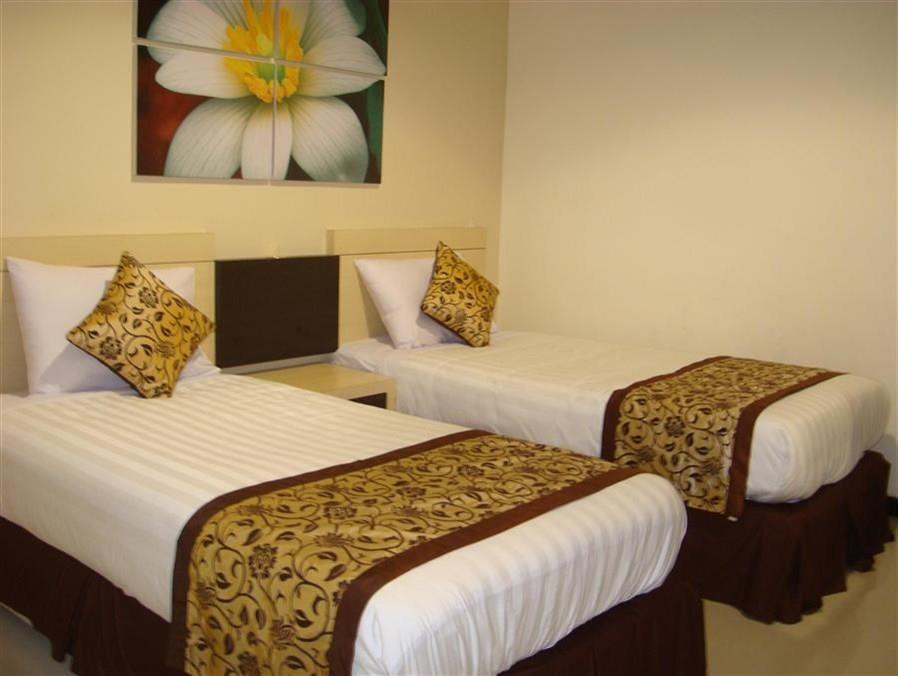 Srikandi Guesthouse Malang Esterno foto