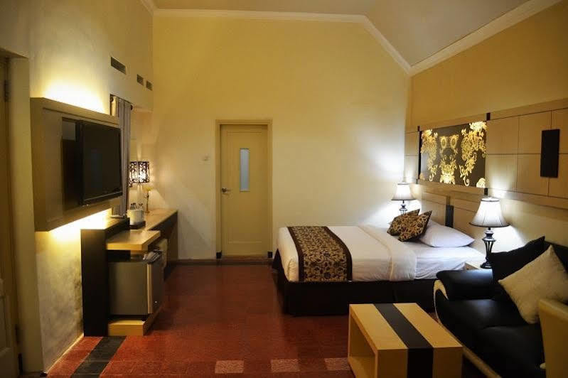 Srikandi Guesthouse Malang Esterno foto